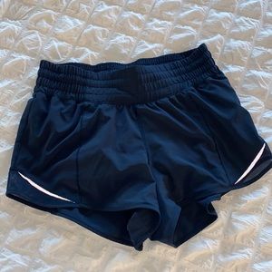 Lululemon Hotty Hot High-rise 2.5” short